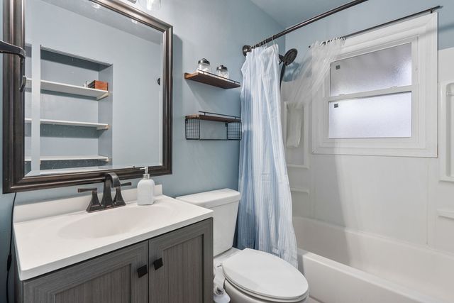 2423 32nd Street, Moline, IL 61265