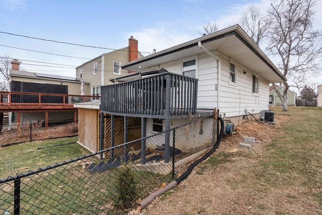 2423 32nd Street, Moline, IL 61265