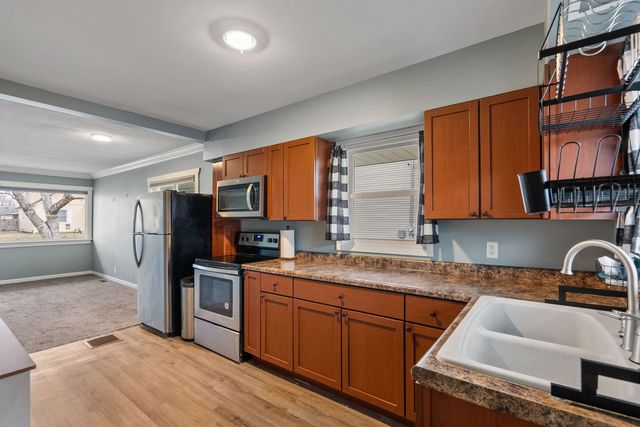 2423 32nd Street, Moline, IL 61265