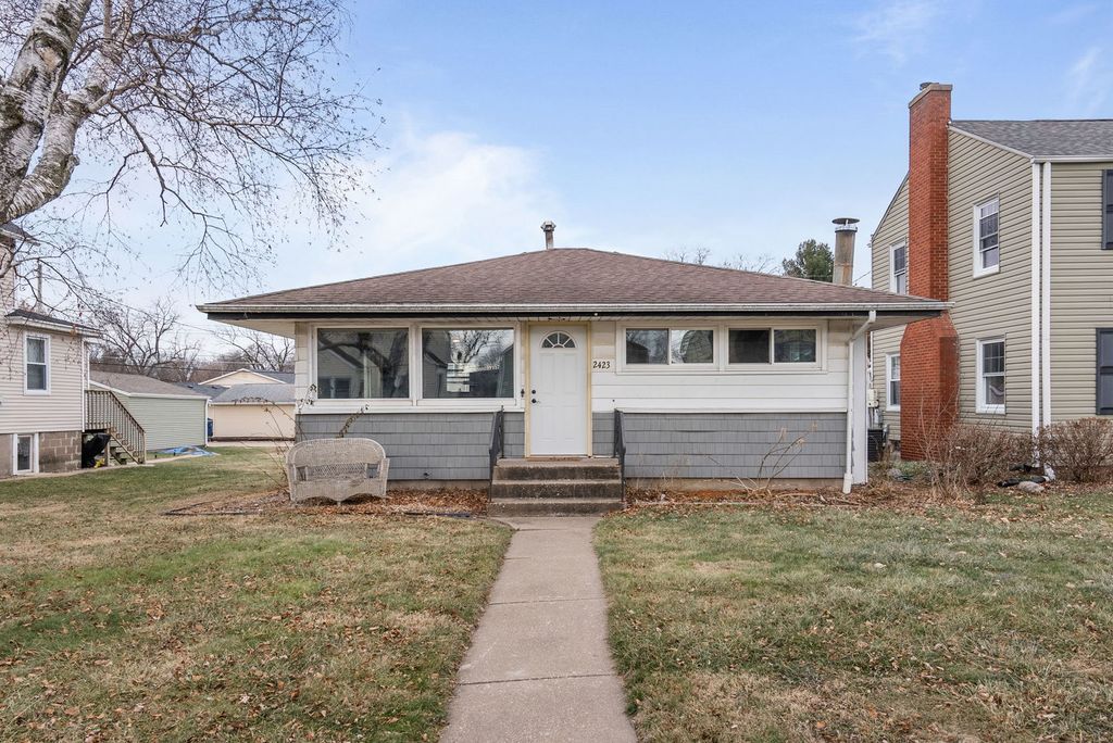 2423 32nd Street, Moline, IL 61265