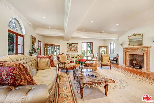 725 N FOOTHILL Road, Beverly Hills, CA 90210