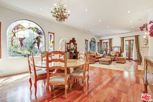 725 N FOOTHILL Road, Beverly Hills, CA 90210