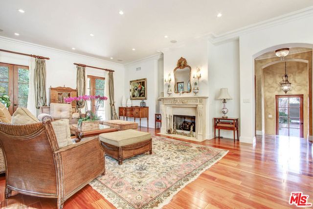725 N FOOTHILL Road, Beverly Hills, CA 90210