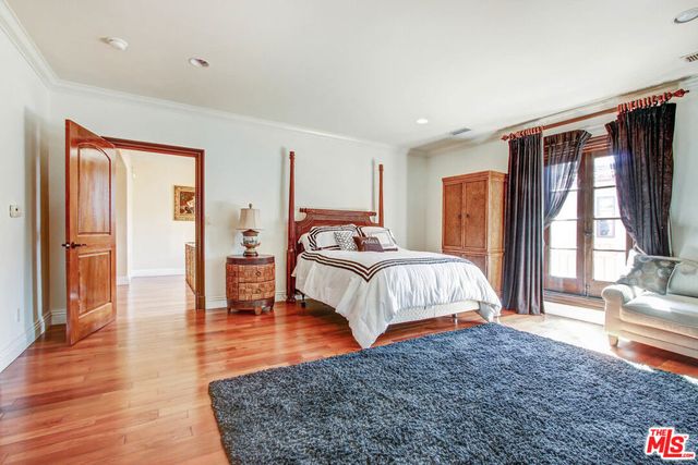 725 N FOOTHILL Road, Beverly Hills, CA 90210