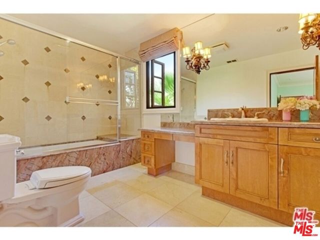 725 N FOOTHILL Road, Beverly Hills, CA 90210