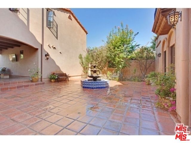 725 N FOOTHILL Road, Beverly Hills, CA 90210
