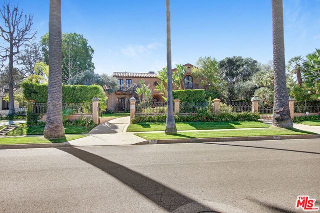 725 N FOOTHILL Road, Beverly Hills, CA 90210