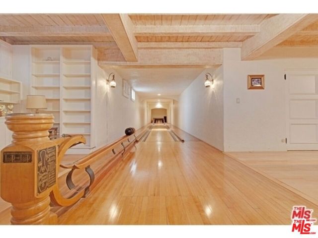 725 N FOOTHILL Road, Beverly Hills, CA 90210