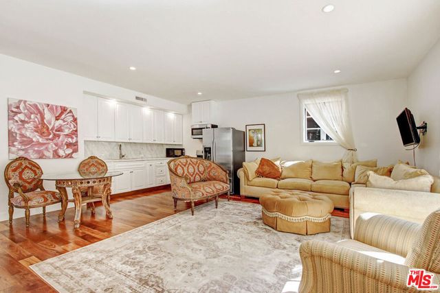 725 N FOOTHILL Road, Beverly Hills, CA 90210