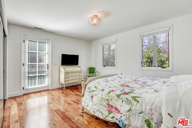 725 N FOOTHILL Road, Beverly Hills, CA 90210