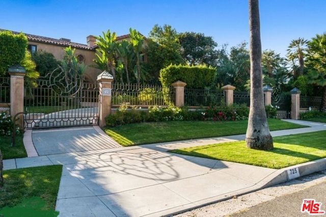 725 N FOOTHILL Road, Beverly Hills, CA 90210