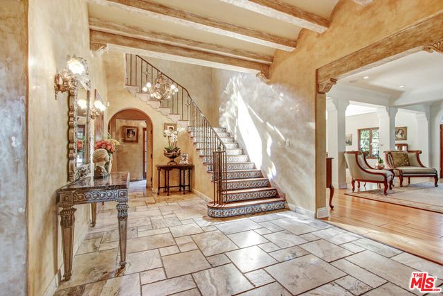 725 N FOOTHILL Road, Beverly Hills, CA 90210