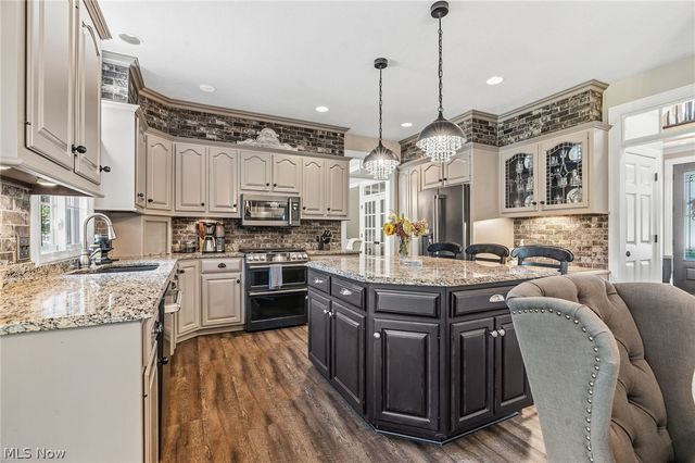 5411 Bridgecreek Avenue NW, Canton, OH 44718