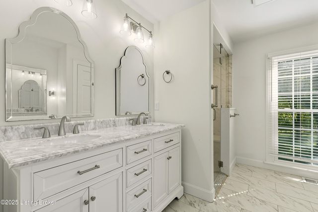 2405 Stannye Ct, Louisville, KY 40222