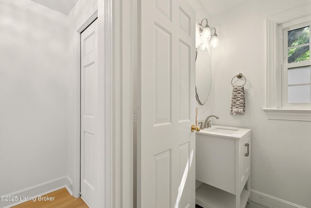 2405 Stannye Ct, Louisville, KY 40222