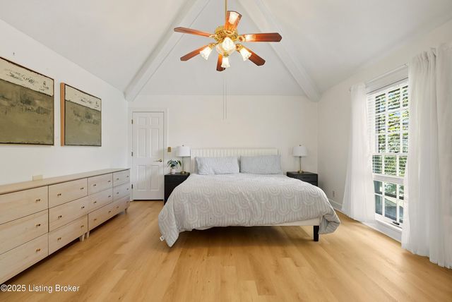 2405 Stannye Ct, Louisville, KY 40222