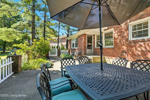 2405 Stannye Ct, Louisville, KY 40222