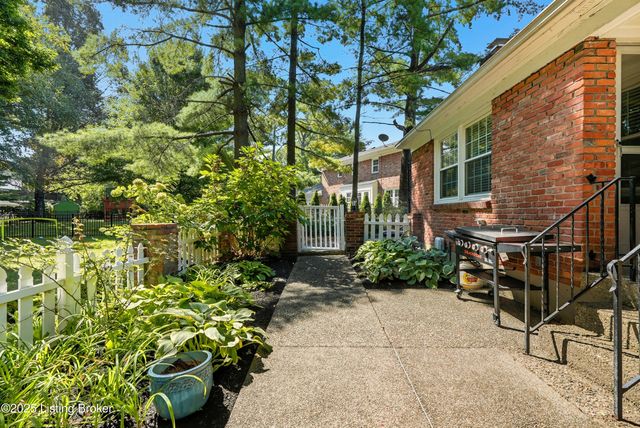 2405 Stannye Ct, Louisville, KY 40222