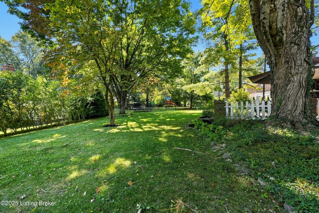 2405 Stannye Ct, Louisville, KY 40222