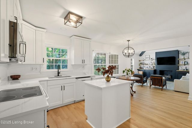 2405 Stannye Ct, Louisville, KY 40222