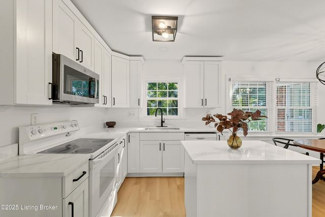 2405 Stannye Ct, Louisville, KY 40222