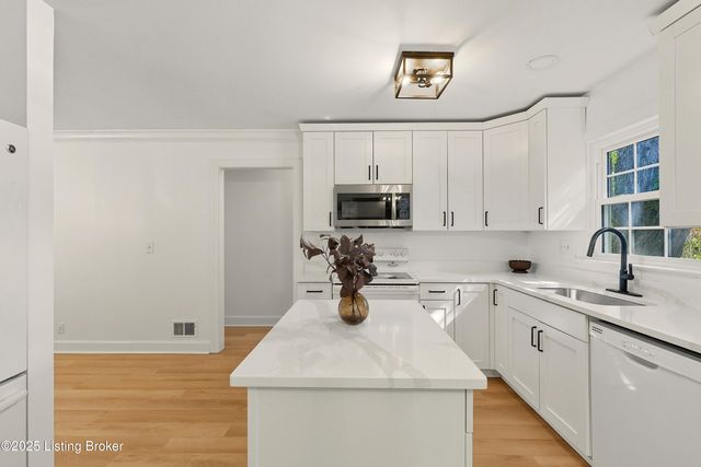 2405 Stannye Ct, Louisville, KY 40222