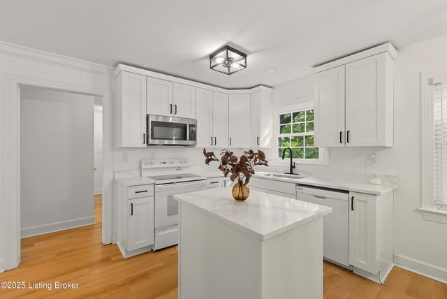 2405 Stannye Ct, Louisville, KY 40222