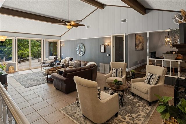 2002 W Lake Drive, Gladewater, TX 75647