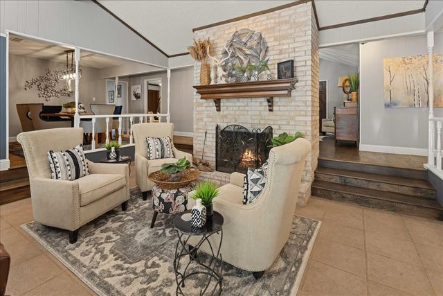 2002 W Lake Drive, Gladewater, TX 75647