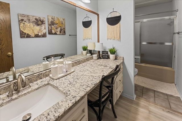 2002 W Lake Drive, Gladewater, TX 75647