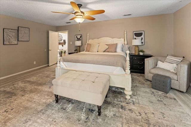 2002 W Lake Drive, Gladewater, TX 75647