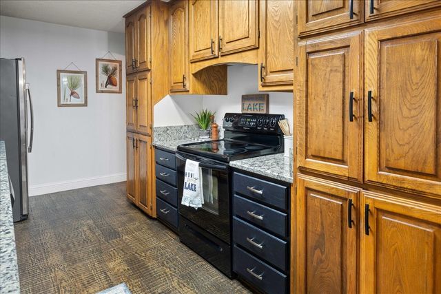 2002 W Lake Drive, Gladewater, TX 75647