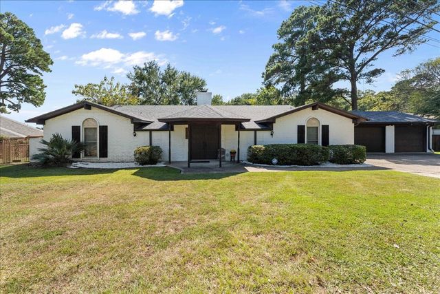 2002 W Lake Drive, Gladewater, TX 75647