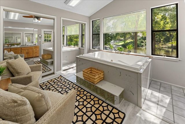 2002 W Lake Drive, Gladewater, TX 75647