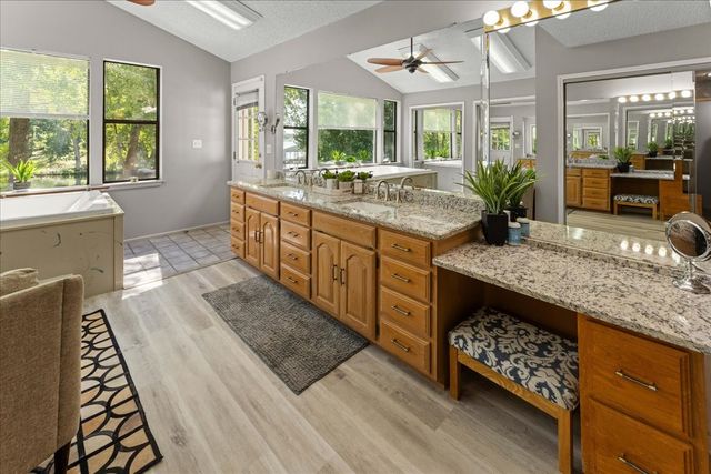 2002 W Lake Drive, Gladewater, TX 75647