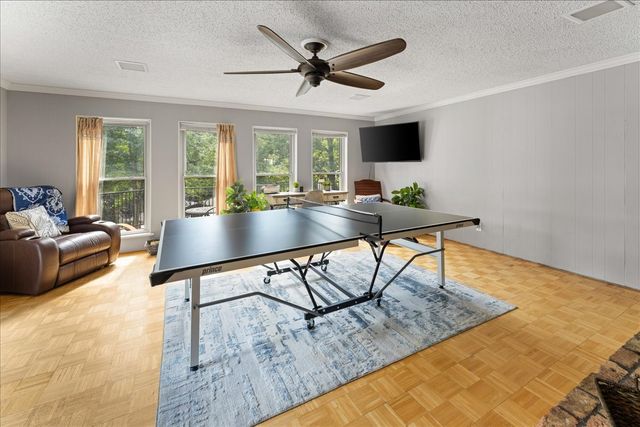 2002 W Lake Drive, Gladewater, TX 75647