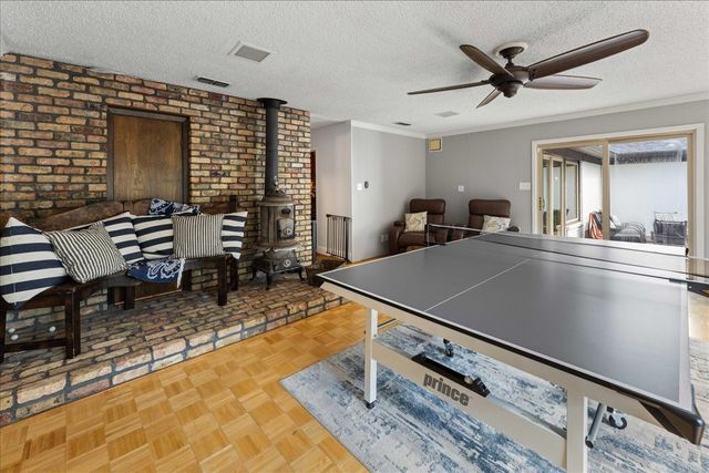 2002 W Lake Drive, Gladewater, TX 75647