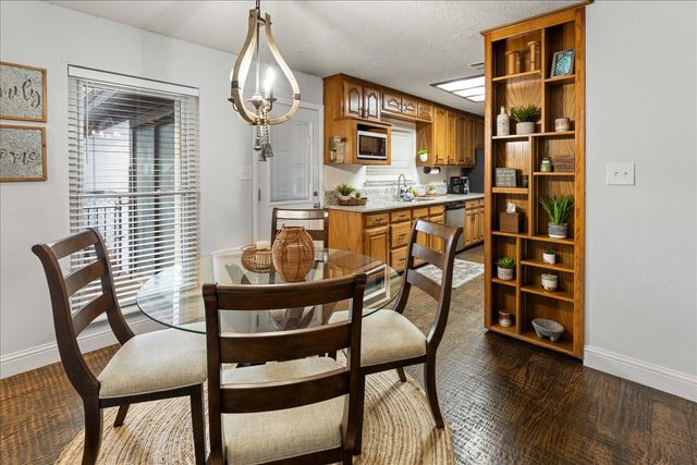 2002 W Lake Drive, Gladewater, TX 75647