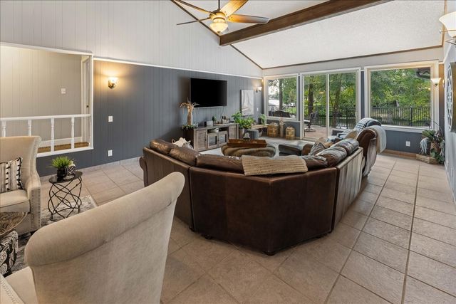 2002 W Lake Drive, Gladewater, TX 75647