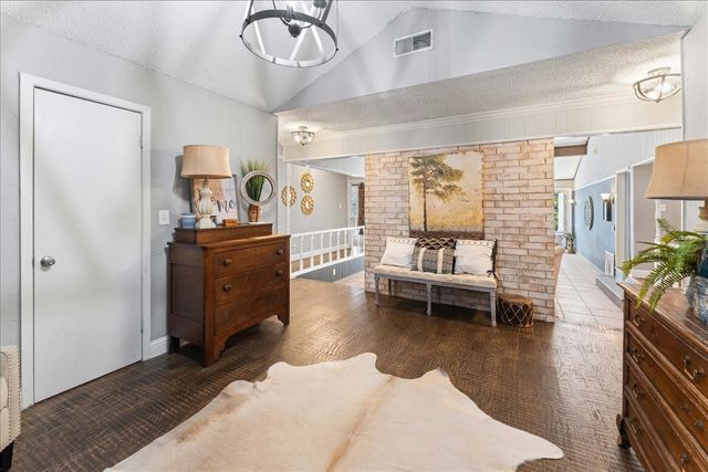 2002 W Lake Drive, Gladewater, TX 75647