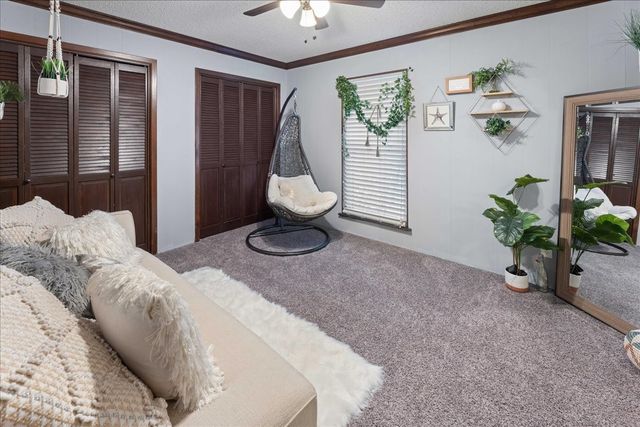 2002 W Lake Drive, Gladewater, TX 75647