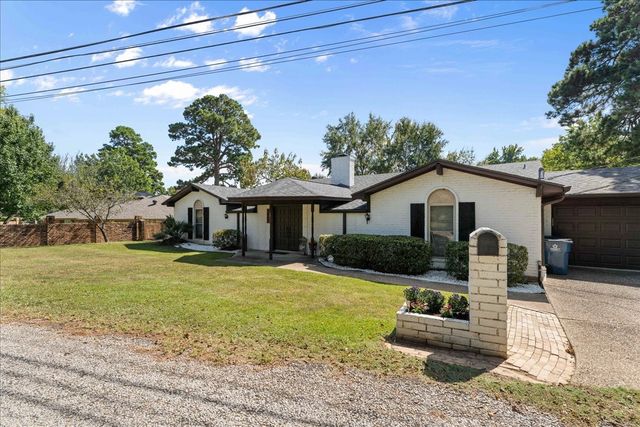 2002 W Lake Drive, Gladewater, TX 75647