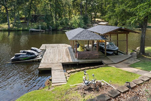 2002 W Lake Drive, Gladewater, TX 75647