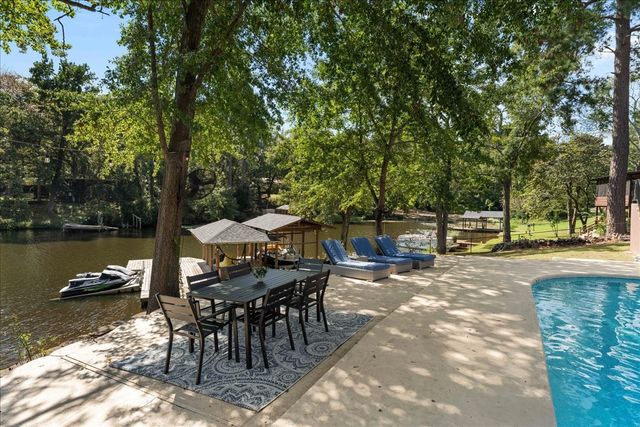 2002 W Lake Drive, Gladewater, TX 75647