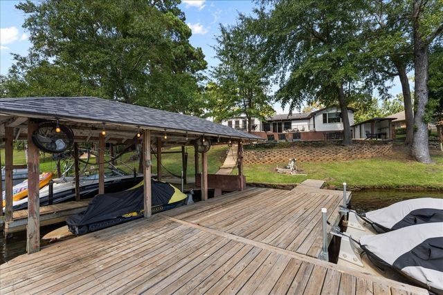 2002 W Lake Drive, Gladewater, TX 75647