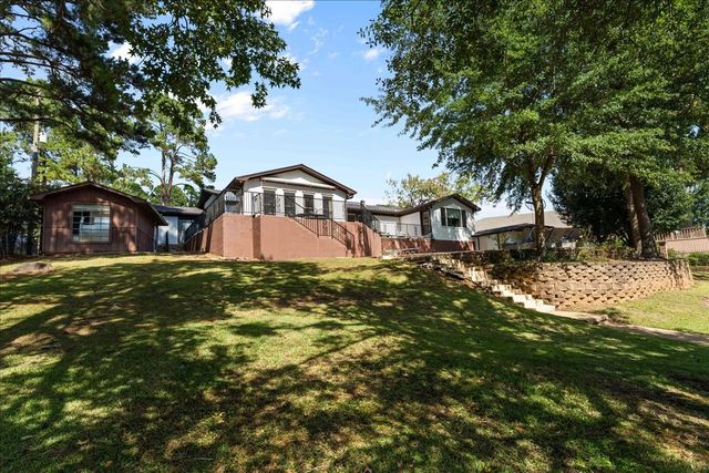 2002 W Lake Drive, Gladewater, TX 75647