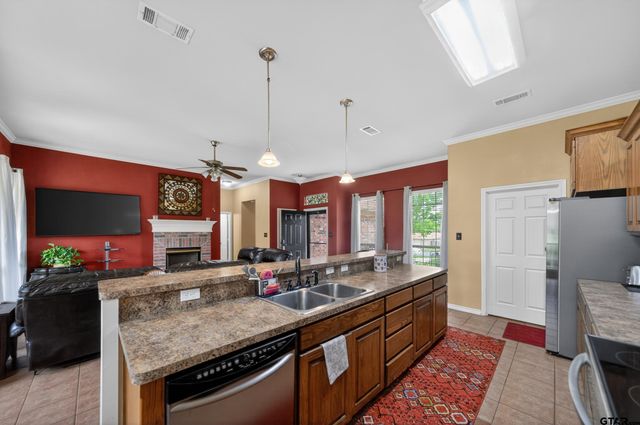 11274 Meadows Drive, Flint, TX 75762