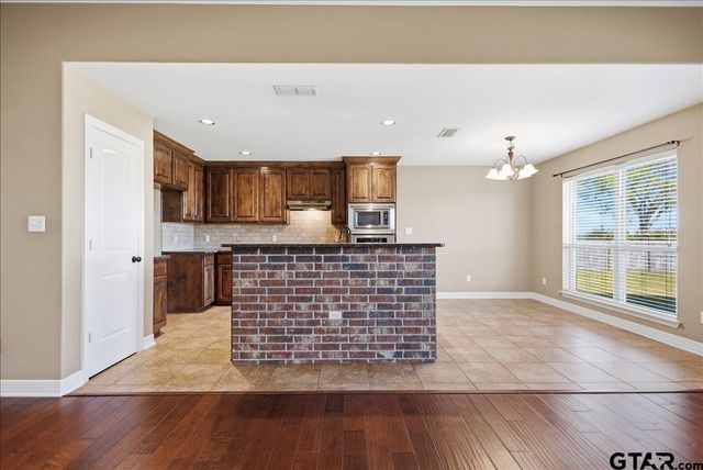 345 Baganie Ln, Bullard, TX 75757