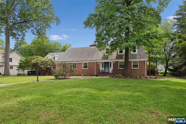 1271 Alicia Avenue, Teaneck, NJ 07666
