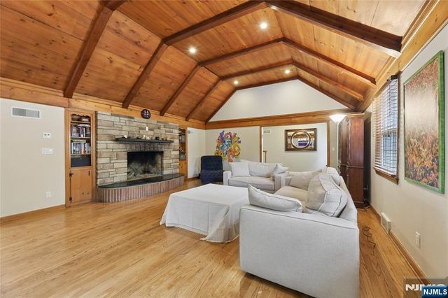 1271 Alicia Avenue, Teaneck, NJ 07666
